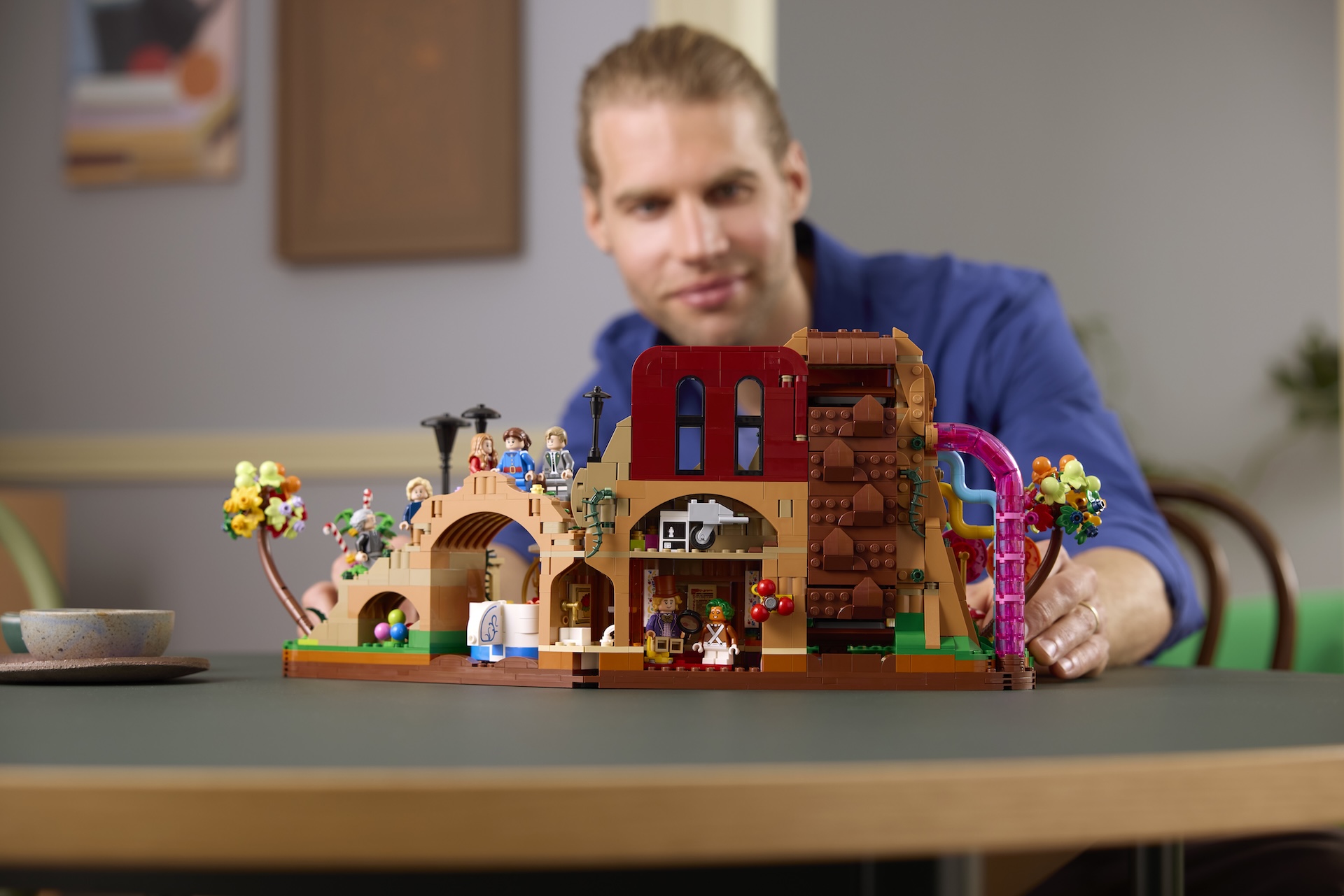 LEGO Willy Wonka & The Chocolate Factory - Image of back of the set