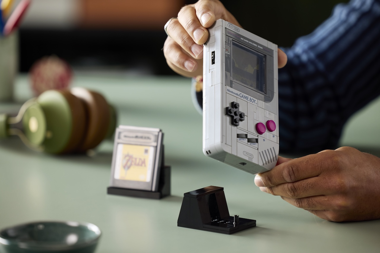 LEGO 72046 Game Boy revealed with Mario and Zelda cartridges