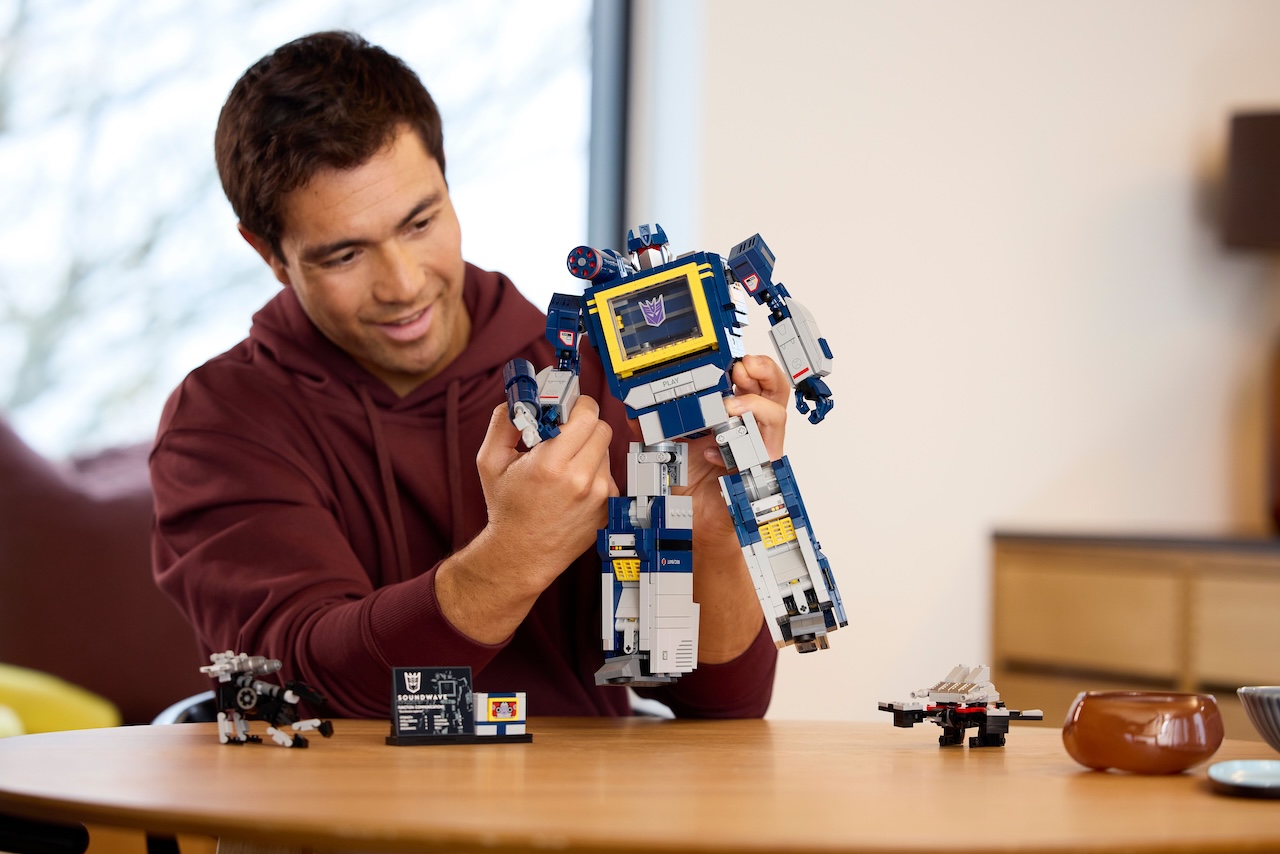 LEGO® 10358 Soundwave, the first Decepticon in the LEGO® Transformers lineup