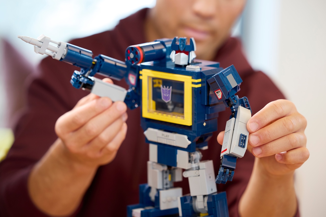 LEGO® 10358 Soundwave, the first Decepticon in the LEGO® Transformers lineup