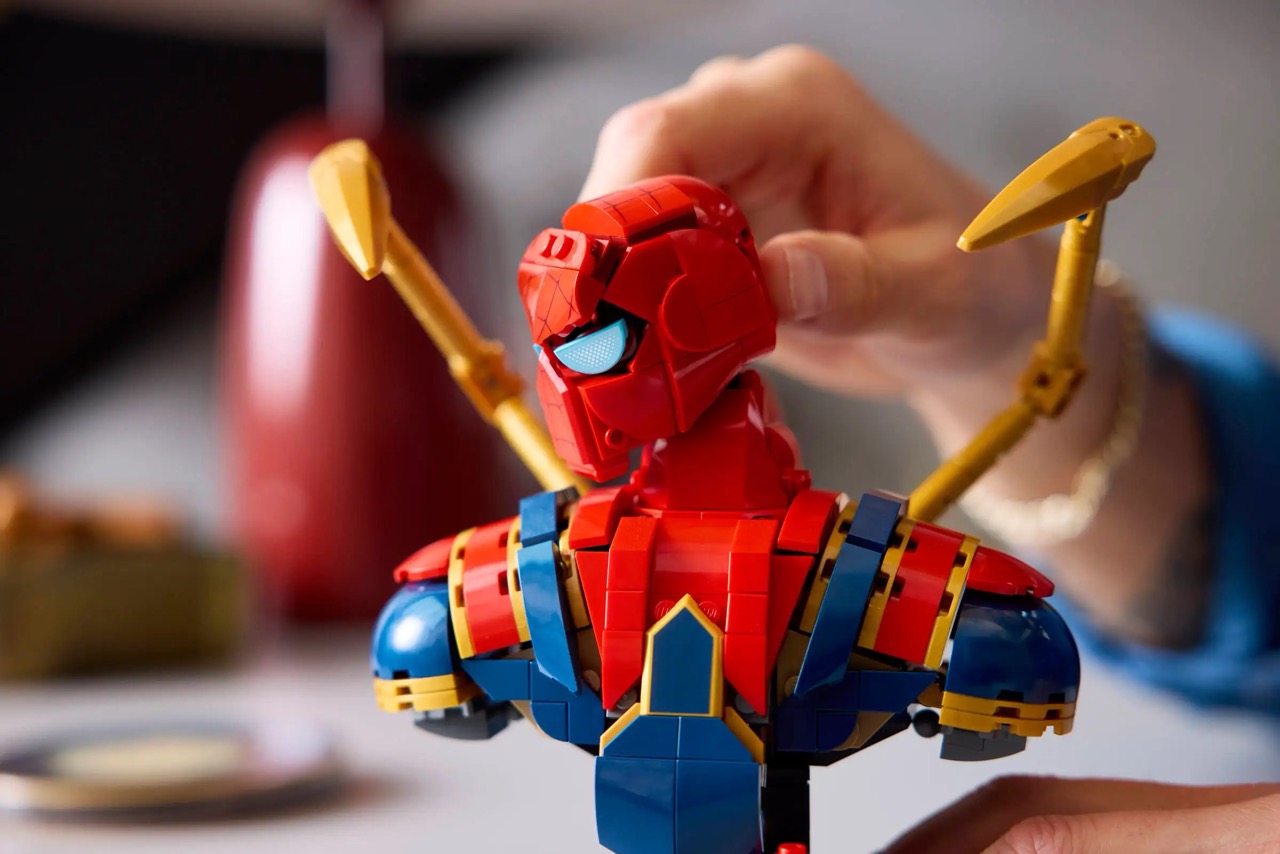 LEGO® Marvel Mini Bust Collection: Iron Man MK4 and Iron Spider-Man Busts Unveiled