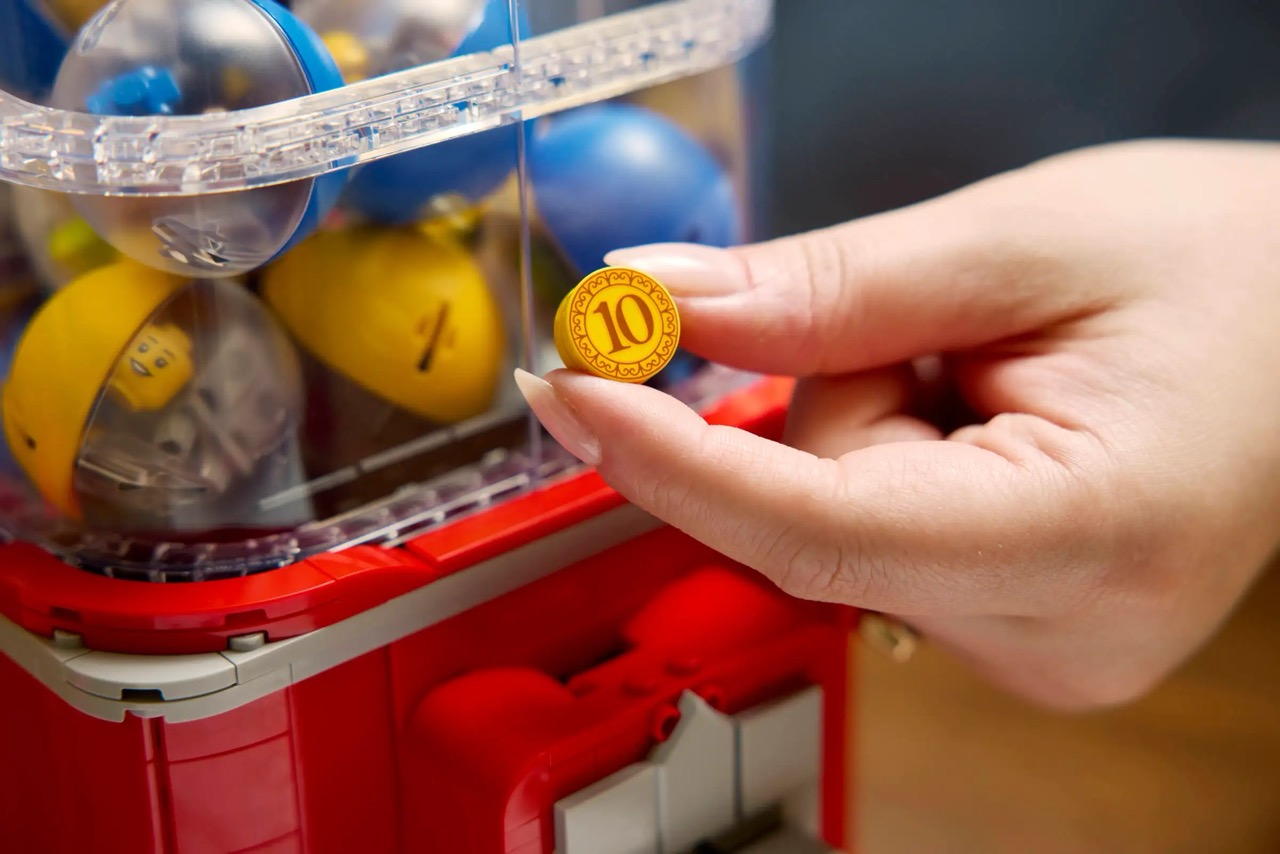 LEGO® Ideas 21358 Minifigure Vending Machine: A Nostalgic, Interactive Build Packed with Exclusive Minifigures