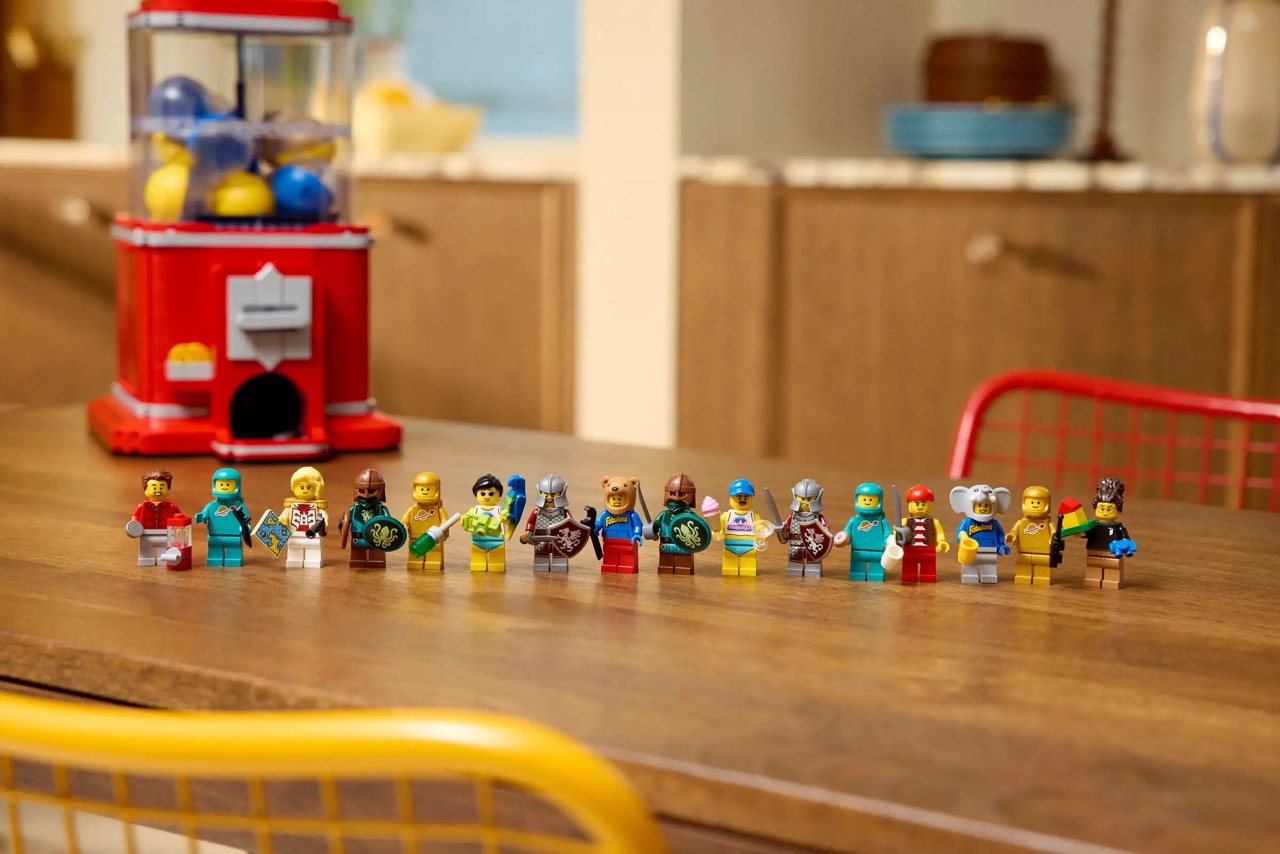 LEGO® Ideas 21358 Minifigure Vending Machine: A Nostalgic, Interactive Build Packed with Exclusive Minifigures