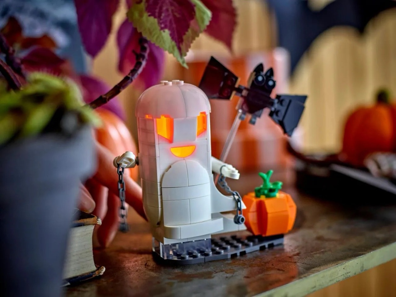 LEGO® Luminous Ghost GWP Shines Bright This Halloween (40772)