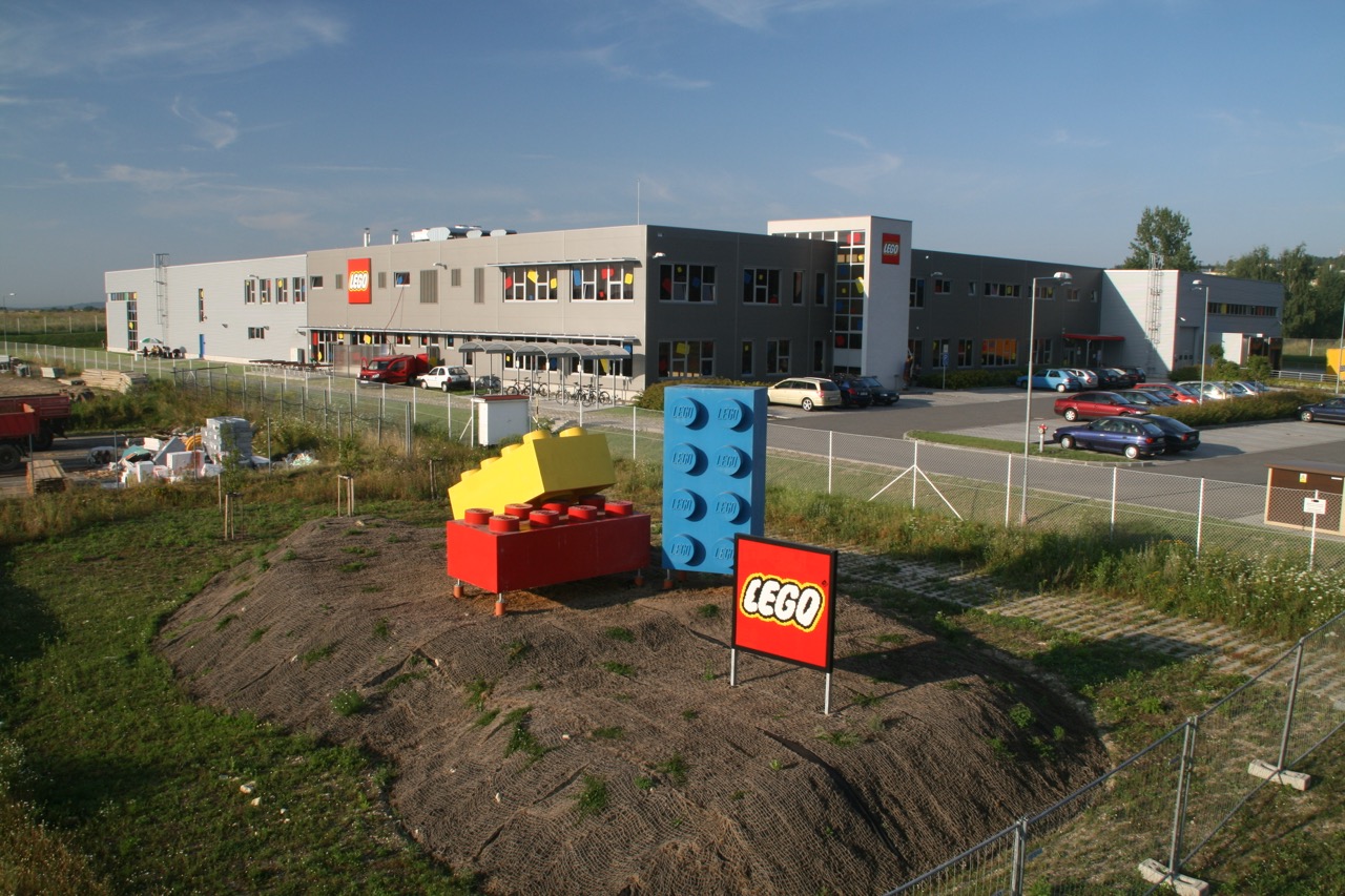LEGO® Kladno Factory Marks 25 Years with 128,333 Brick Royal Crown