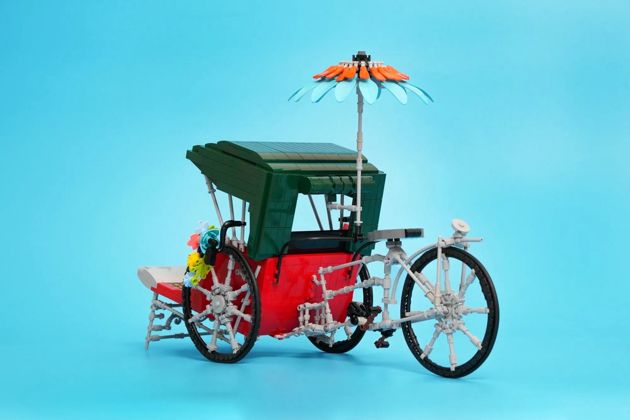 A 1000-piece LEGO® Penang Trishaw model by WYCreation, inspired by Penang’s cultural heritage.