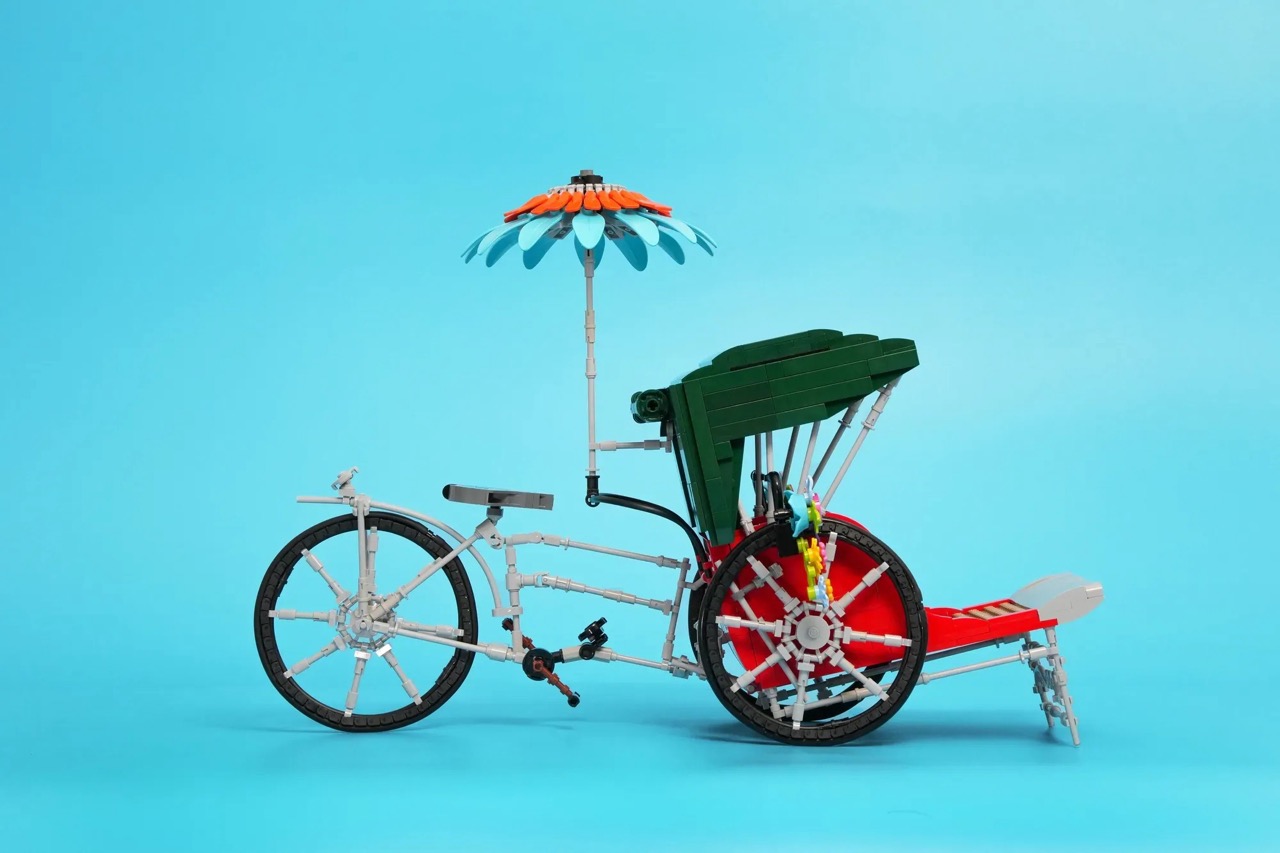 A 1000-piece LEGO® Penang Trishaw model by WYCreation, inspired by Penang’s cultural heritage.