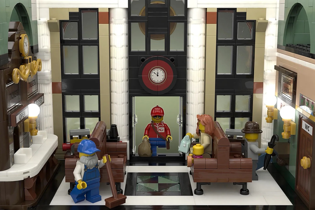 Fan designer Maria Kalaoglou recreated Grand Central Station in LEGO® and hit 10,000 supporters on LEGO® Ideas.