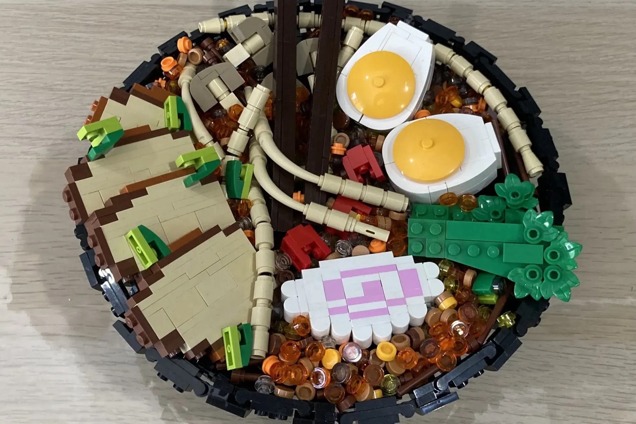Gummybrickss’ LEGO Ramen Bowl has reached 10,000 votes on LEGO Ideas and awaits official review.