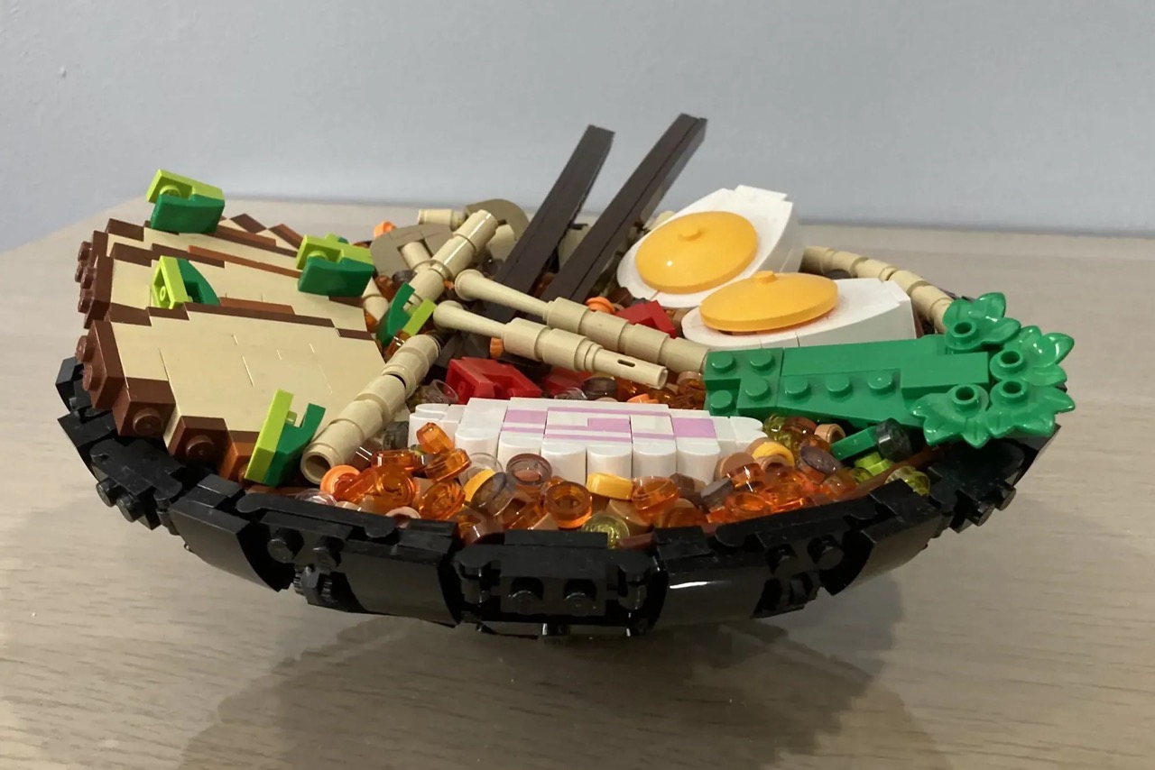 Gummybrickss’ LEGO Ramen Bowl has reached 10,000 votes on LEGO Ideas and awaits official review.