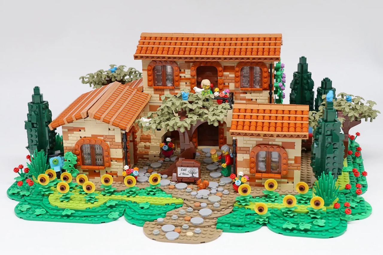 Inspired by real Tuscan travel, Lillibricks created the LEGO® B&B L’Ulivo with over 2,900 pieces.