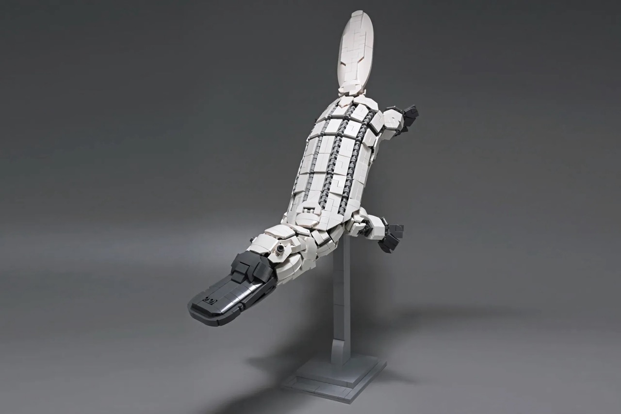 The Blue Whale Mech by Mitsuru Nikaido reached 10,000 votes on LEGO® Ideas and is under review.