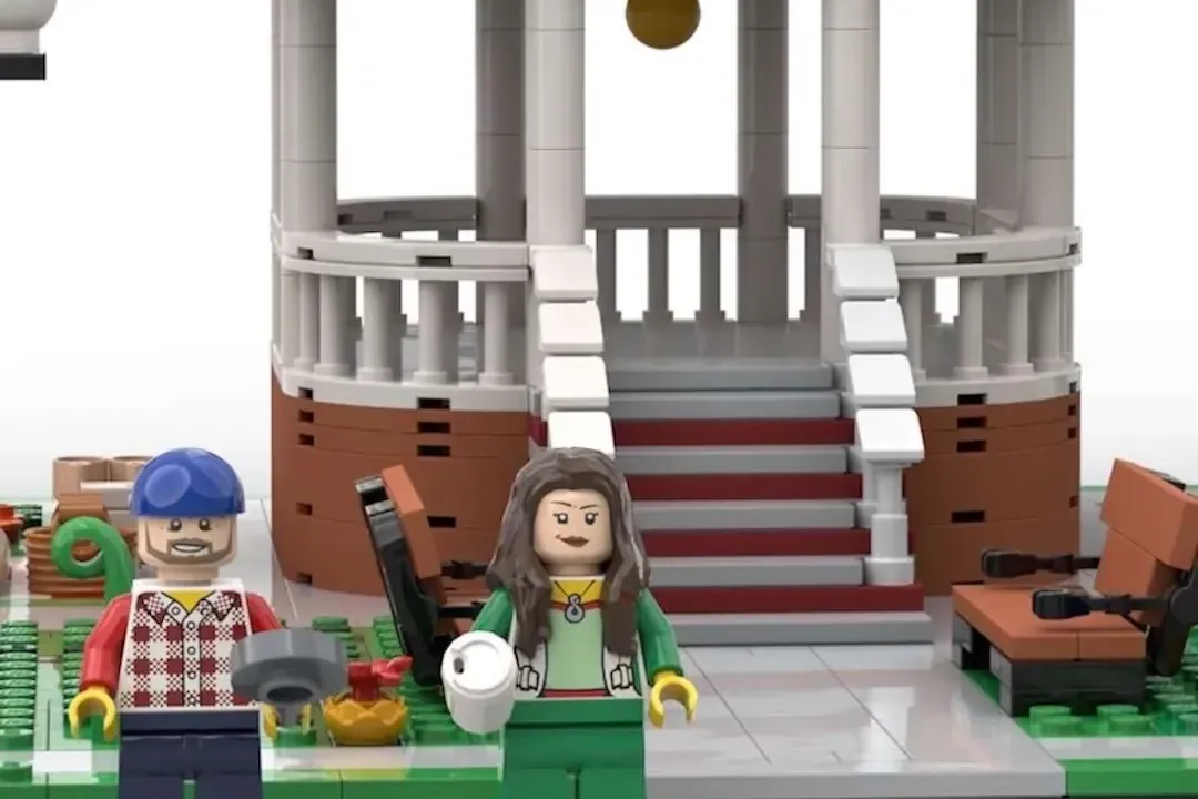 The Gilmore Girls Stars Hollow Town Square, Autumn Edition by AmyAlasko has hit 10.000 votes and is under LEGO® review.