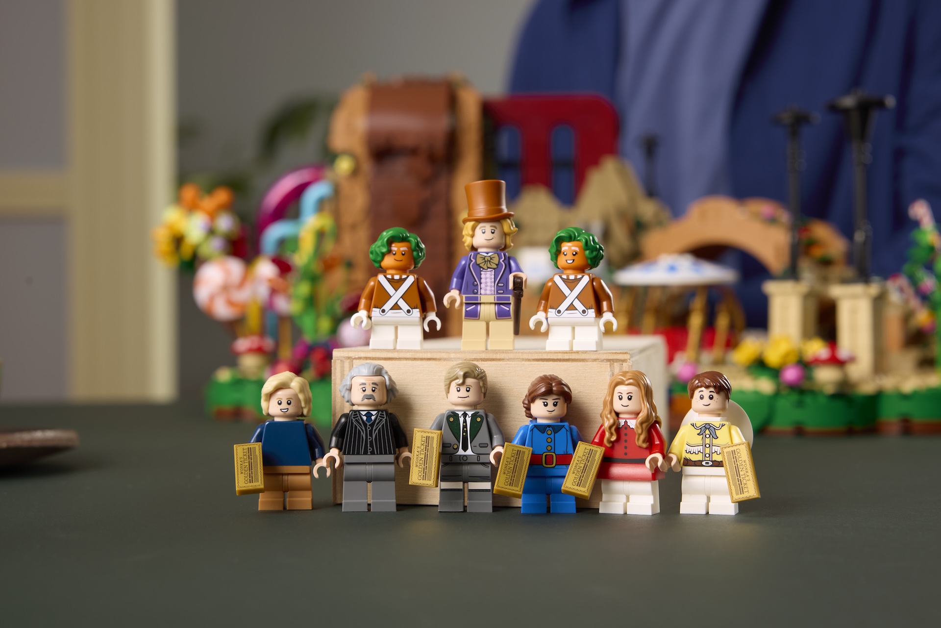 LEGO Willy Wonka & The Chocolate Factory - Image of all the LEGO Minifigures included in the set