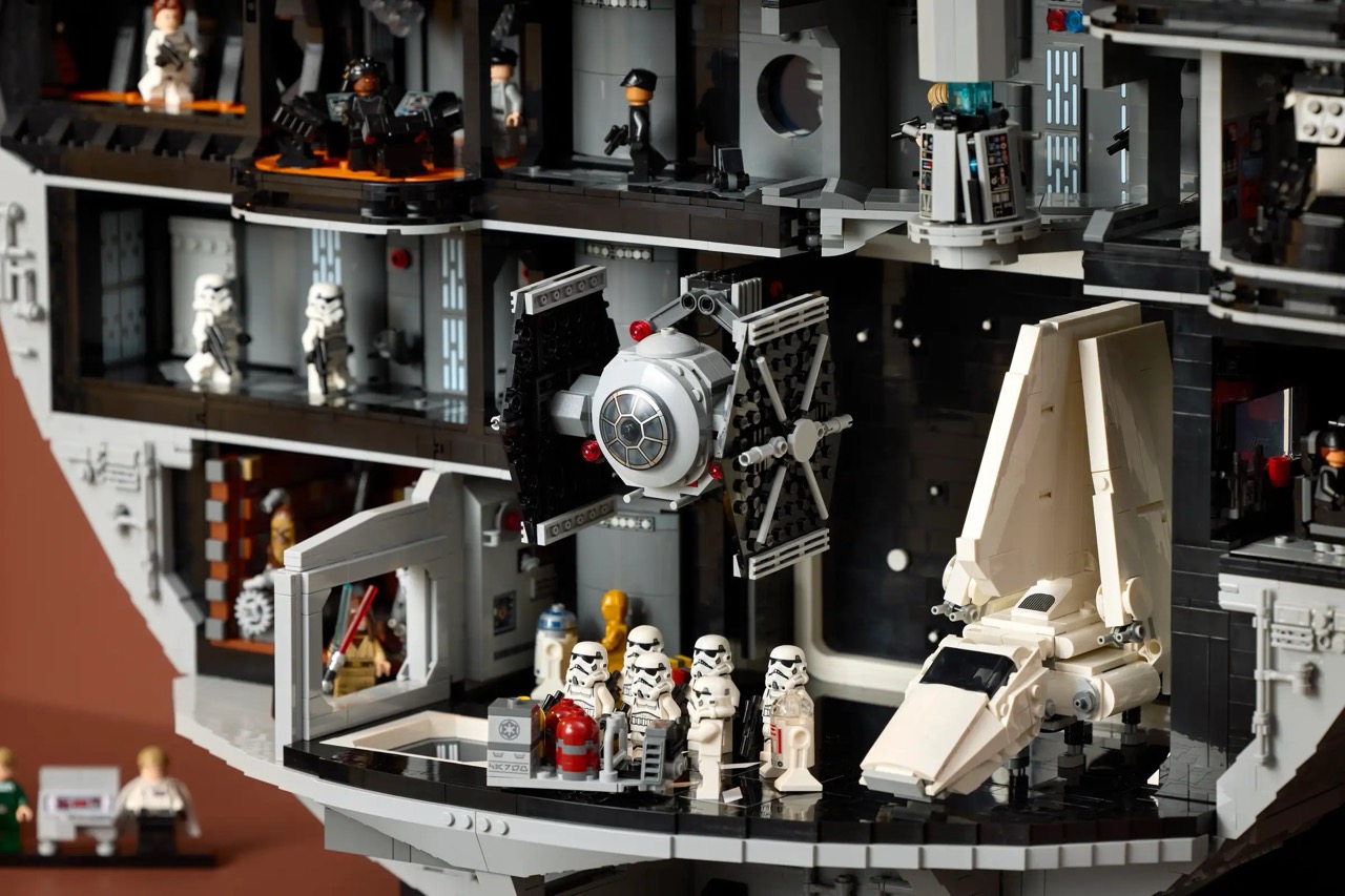LEGO® Star Wars™ 40771 TIE Fighter with Imperial Hangar Rack: A Closer Look