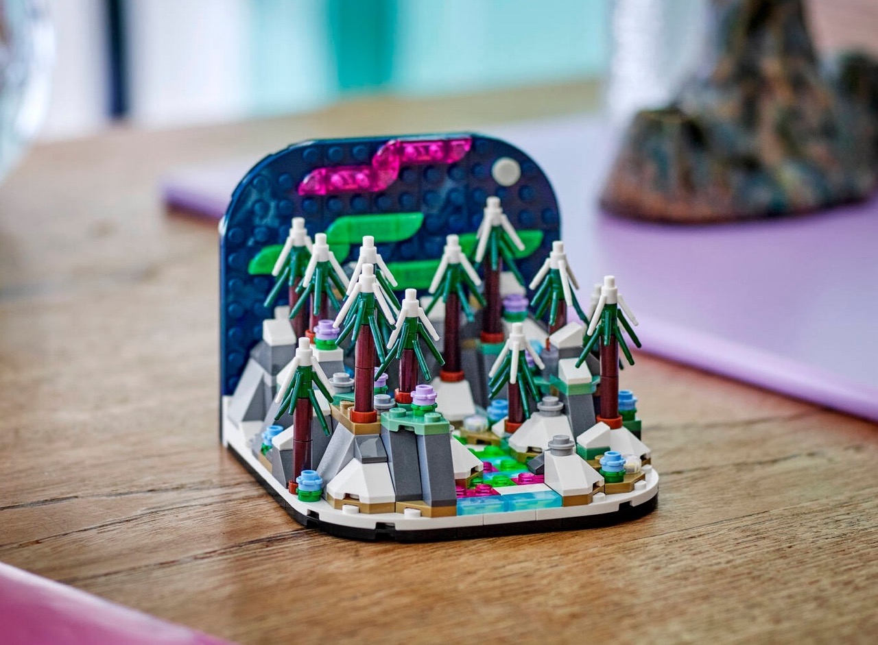 LEGO® 40785 Northern Lights Diorama Brings Aurora Magic to Your Shelf