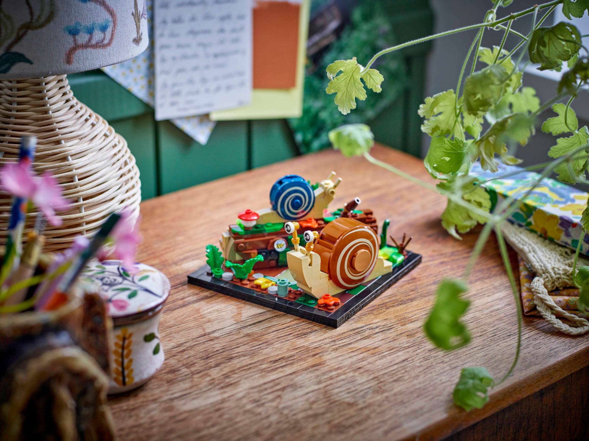 Snail Squad Arrives: LEGO® Ideas 40788 Friendly Snails Wiggles In As Next GWP