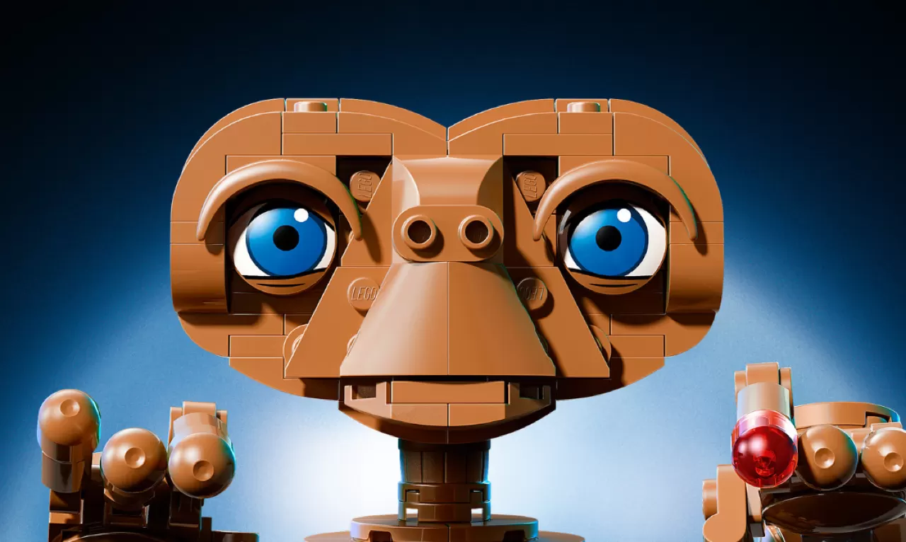 LEGO® E.T. the Extra-Terrestrial - a 1,226-Piece Alien With a Glowing Heart