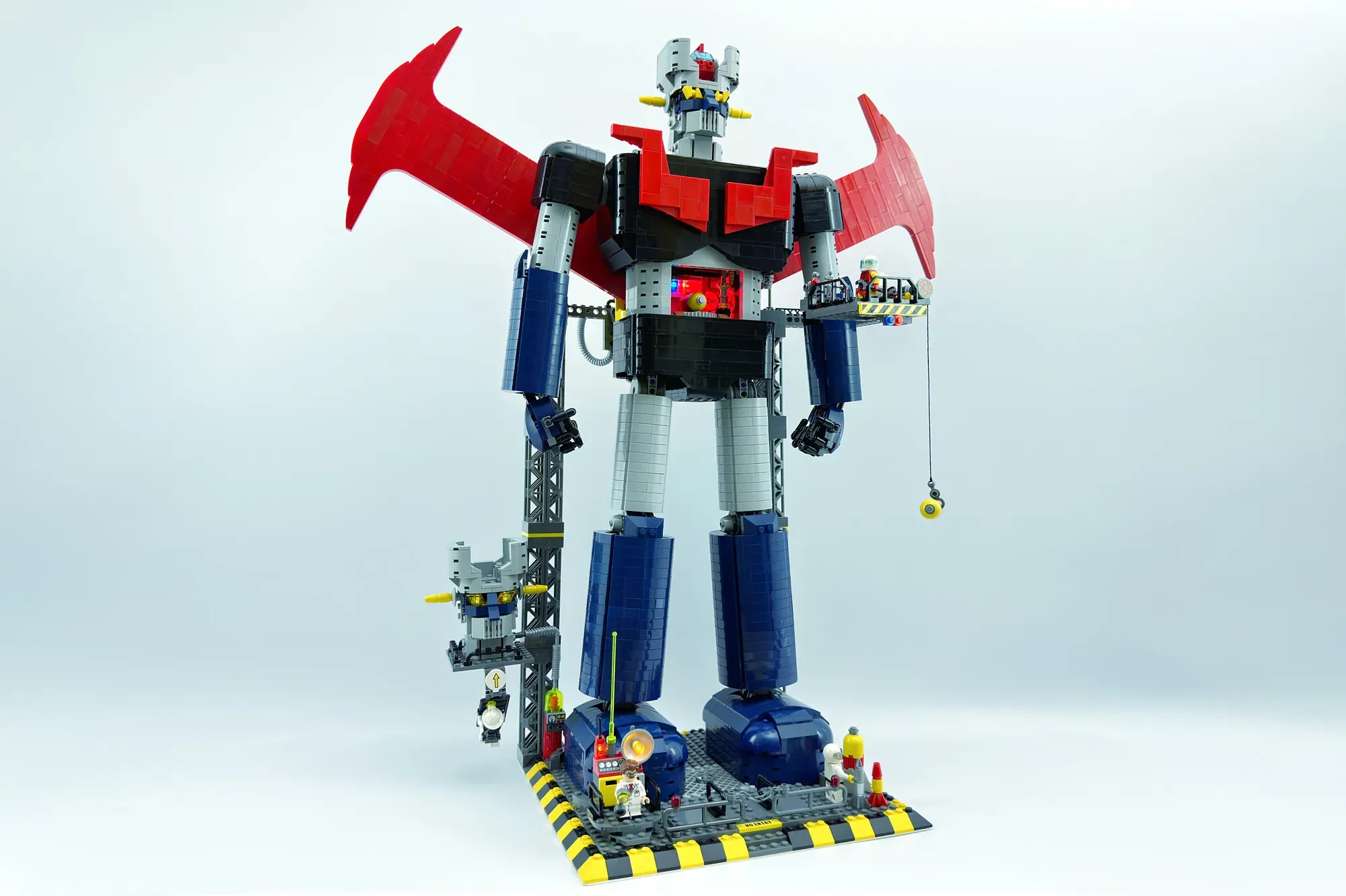 Mazinger Z LEGO® Ideas Project Brings 3,210-Piece Mecha Giant to Life (3210) — contents