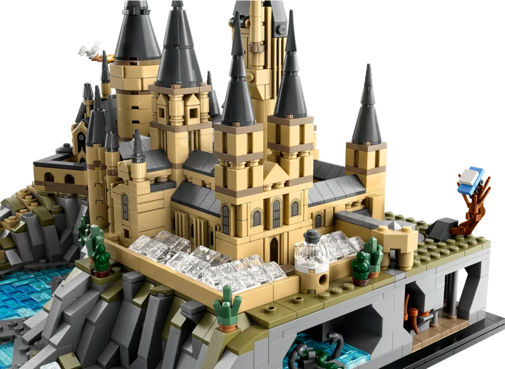 This amazing Harry Potter LEGO Microscale Hogwarts Castle!